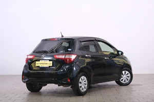 Хетчбэк Toyota Vitz 2018 года, 979000 рублей, Омск