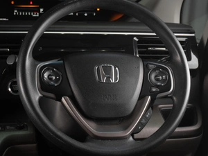 Минивэн Honda Stepwgn 2017 года, 1749000 рублей, Тюмень