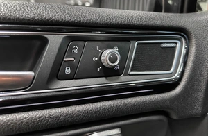 Внедорожник Volkswagen Touareg 2016 года, 2697000 рублей, Красноярск