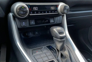 Внедорожник Toyota RAV4 2021 года, 3770000 рублей, Солонцы