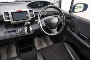 Минивэн Honda Freed 2015 года, 1299000 рублей, Красноярск