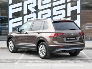 Внедорожник Volkswagen Tiguan 2017 года, 2400000 рублей, Волгоград