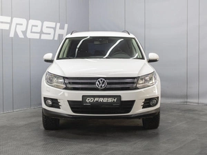 Внедорожник Volkswagen Tiguan 2013 года, 880000 рублей, Омск