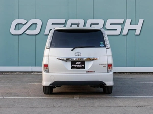 Минивэн Toyota Isis 2012 года, 1550000 рублей, Большой Сочи