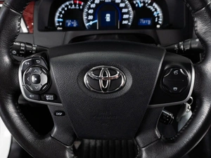 Седан Toyota Camry 2014 года, 1749000 рублей, Тюмень