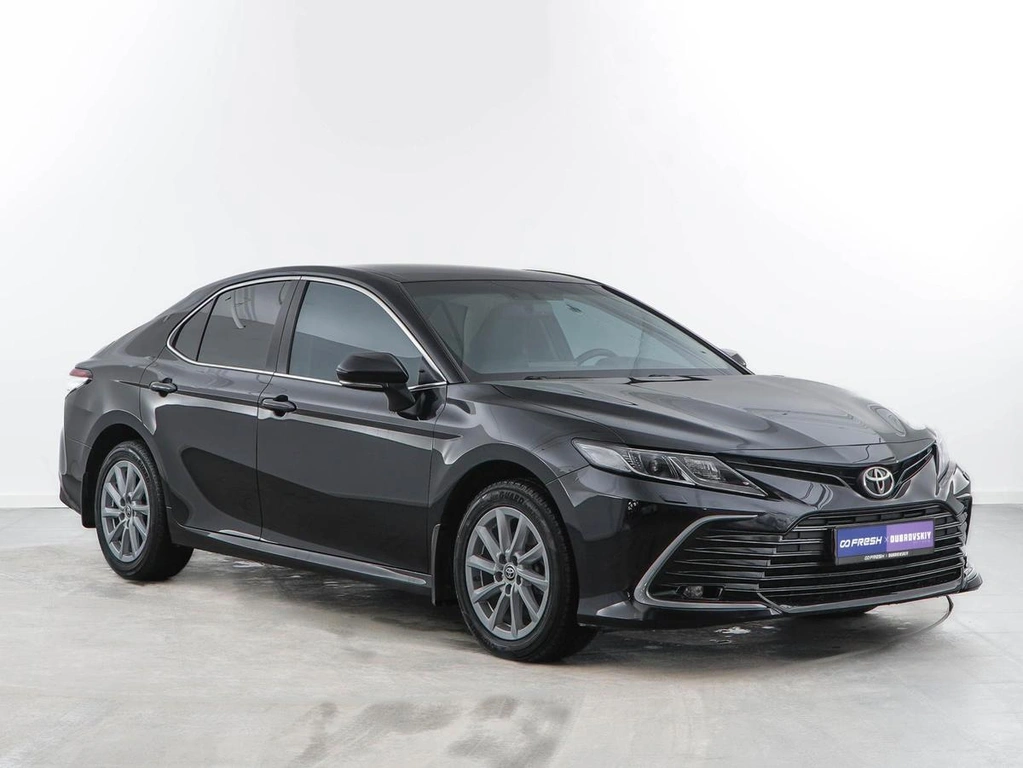 Седан Toyota Camry 2021 года, 3369050 рублей, Москва