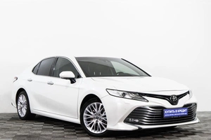 Седан Toyota Camry 2019 года, 3649000 рублей, Сургут