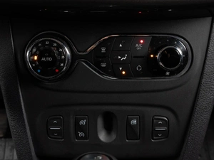 Хетчбэк Renault Sandero 2018 года, 1049000 рублей, Тюмень