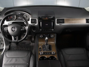 Внедорожник Volkswagen Touareg 2014 года, 2390000 рублей, Омск