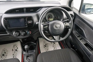Хетчбэк Toyota Vitz 2018 года, 899000 рублей, Красноярск