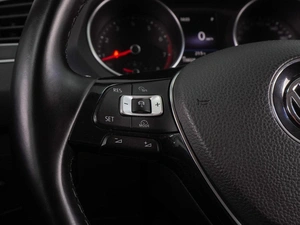 Внедорожник Volkswagen Tiguan 2018 года, 1865000 рублей, Воронеж