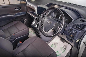 Минивэн Toyota Voxy 2014 года, 2019000 рублей, Томск