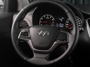 Седан Hyundai Solaris 2018 года, 1159000 рублей, Тюмень