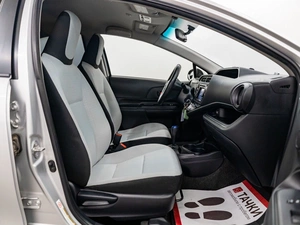 Хетчбэк Toyota Prius C 2016 года, 1275000 рублей, Красноярск