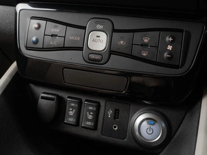 Хетчбэк Nissan Leaf 2017 года, 1649000 рублей, Тюмень