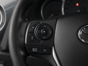 Хетчбэк Toyota Auris 2015 года, 1599000 рублей, Омск