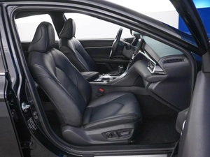 Седан Toyota Camry 2023 года, 3177400 рублей, Москва
