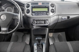 Внедорожник Volkswagen Tiguan 2010 года, 949000 рублей, Барнаул