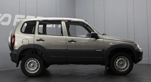 Внедорожник Chevrolet Niva 2015 года, 890000 рублей, Омск