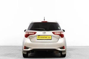 Хетчбэк Toyota Vitz 2019 года, 1489000 рублей, Барнаул