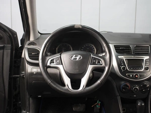 Седан Hyundai Solaris 2016 года, 870777 рублей, Омск