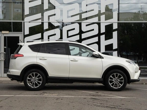 Внедорожник Toyota RAV4 2017 года, 2500000 рублей, Волгоград