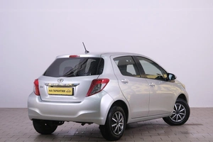 Хетчбэк Toyota Vitz 2011 года, 749000 рублей, Омск