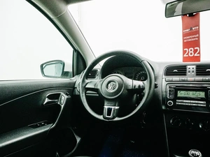 Седан Volkswagen Polo 2011 года, 650000 рублей, Красноярск