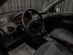 Хетчбэк Peugeot 206 2004 года, 270000 рублей, Красноярск