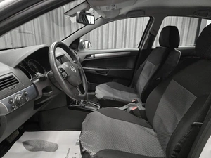 Седан Opel Astra 2010 года, 660000 рублей, Красноярск