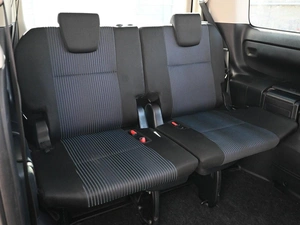 Минивэн Toyota Voxy 2016 года, 1999000 рублей, Кирилловка