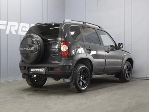 Внедорожник Chevrolet Niva 2018 года, 810000 рублей, Омск