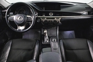 Седан Lexus ES 2017 года, 3119000 рублей, Сургут