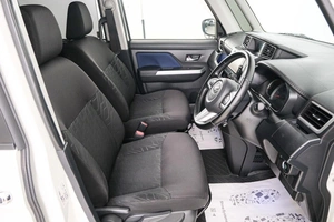 Минивэн Toyota Roomy 2017 года, 1039000 рублей, Красноярск