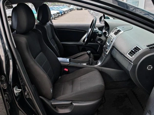 Седан Toyota Avensis 2012 года, 1370000 рублей, Краснодар