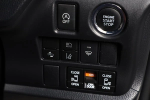 Минивэн Toyota Noah 2019 года, 3099000 рублей, Новосибирск