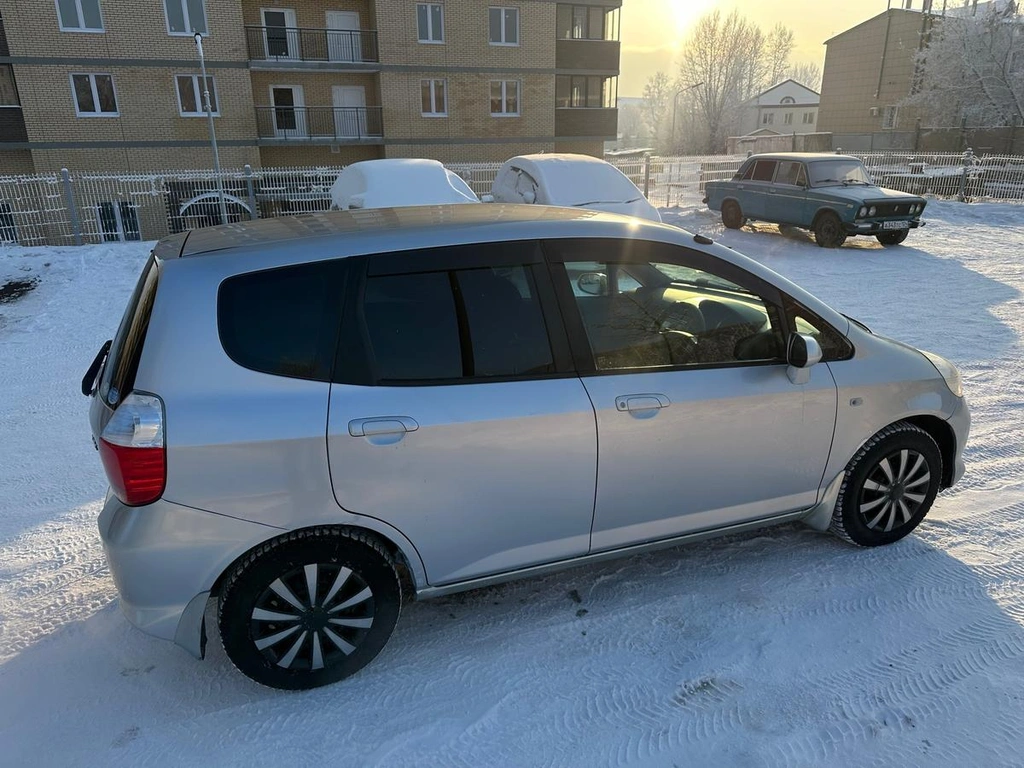Хетчбэк Honda Fit 2006 года, 525000 рублей, Красноярск