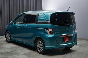 Минивэн Honda Freed 2012 года, 999000 рублей, Красноярск