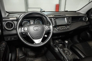 Внедорожник Toyota RAV4 2017 года, 2799000 рублей, Ульяновск