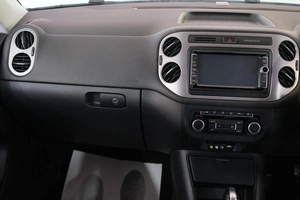 Внедорожник Volkswagen Tiguan 2015 года, 1629000 рублей, Омск