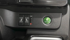 Минивэн Honda Stepwgn Spada 2015 года, 1897000 рублей, Красноярск