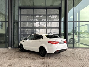 Седан Kia Rio 2013 года, 690000 рублей, Уфа