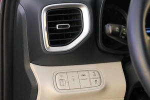 Внедорожник Hyundai Venue 2021 года, 2199000 рублей, Омск