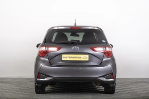 Хетчбэк Toyota Vitz 2017 года, 999000 рублей, Томск