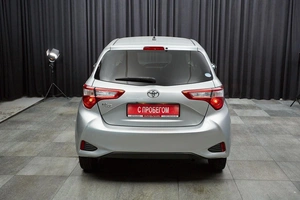 Хетчбэк Toyota Vitz 2018 года, 877000 рублей, Красноярск