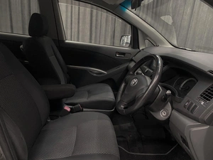 Минивэн Toyota Isis 2008 года, 829000 рублей, Красноярск