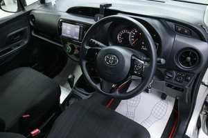 Хетчбэк Toyota Vitz 2017 года, 958000 рублей, Солонцы