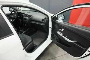 Хэтчбек Kia Rio 2014 года, 1015000 рублей, Курск