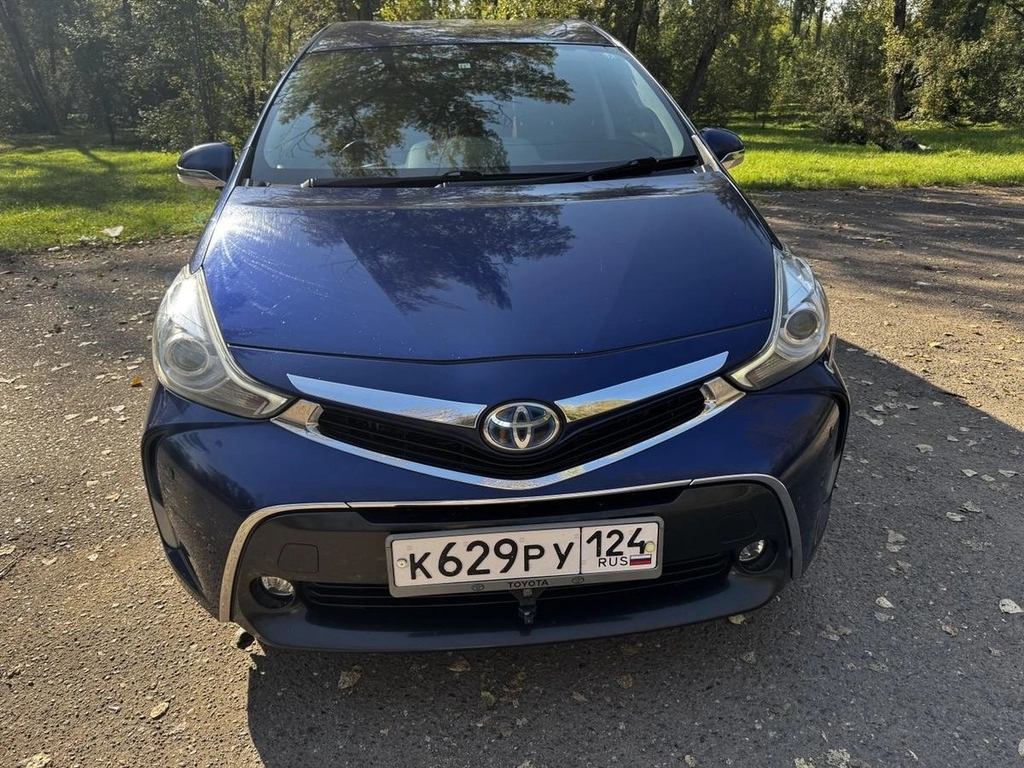 Универсал Toyota Prius Alpha 2017 года, 1850000 рублей, Красноярск