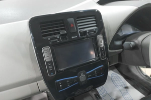 Хетчбэк Nissan Leaf 2012 года, 679000 рублей, Новокузнецк